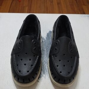 Sperry Top-Siders Women's Black Perforated Slip-On Shoes Faux Fur Lined Sz 8 EUC